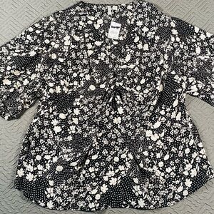 NEW Cato Women’s Plus Size Blouse 26/28 Black & White Floral